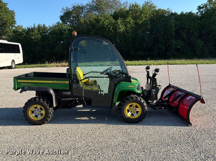 image for item EV2318 2009 John Deere 850D Gator XUV utility vehicle