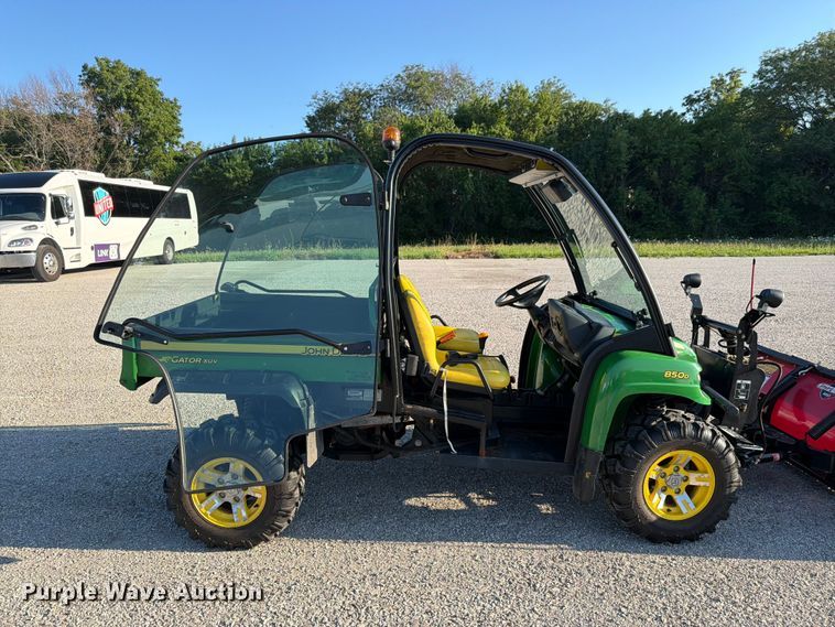 image for item EV2318 2009 John Deere 850D Gator XUV utility vehicle