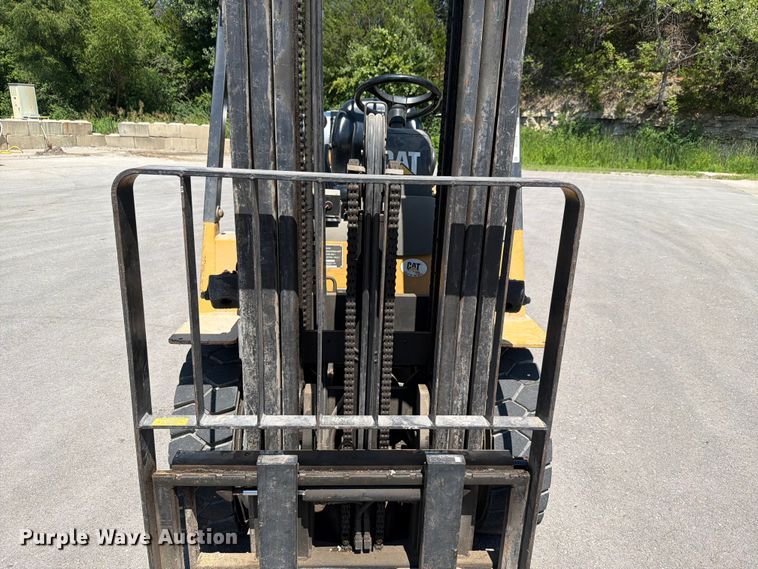 image for item EV2320 Caterpillar GP25KHP forklift