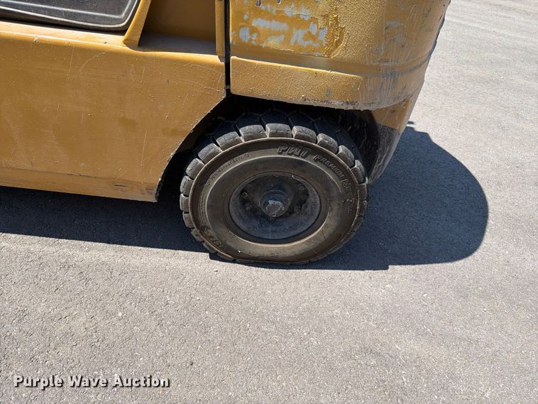 image for item EV2320 Caterpillar GP25KHP forklift