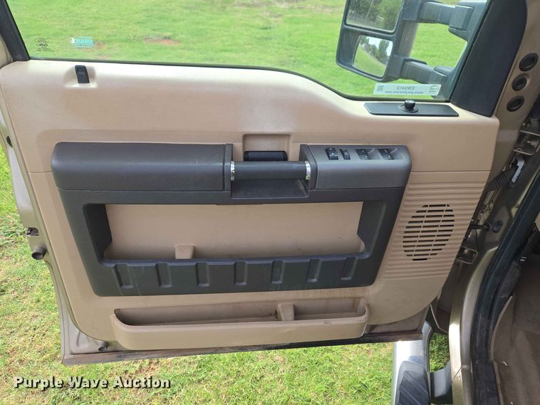 image for item EW0413 2012 Ford F350 Super Duty Crew Cab pickup truck