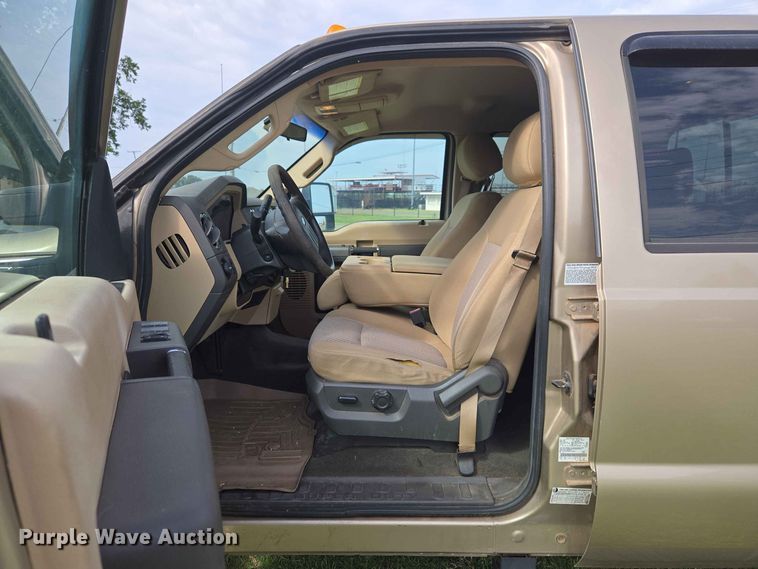 image for item EW0413 2012 Ford F350 Super Duty Crew Cab pickup truck