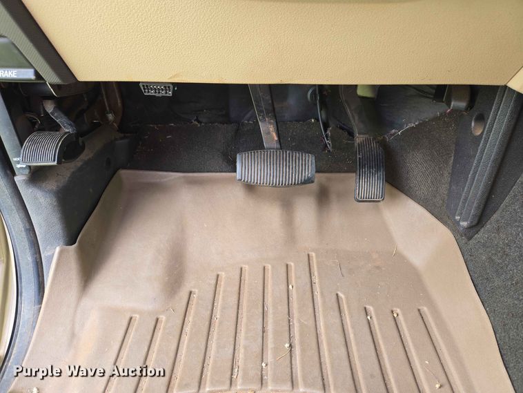 image for item EW0413 2012 Ford F350 Super Duty Crew Cab pickup truck