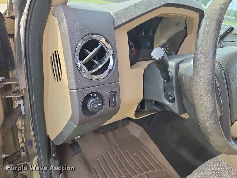 image for item EW0413 2012 Ford F350 Super Duty Crew Cab pickup truck