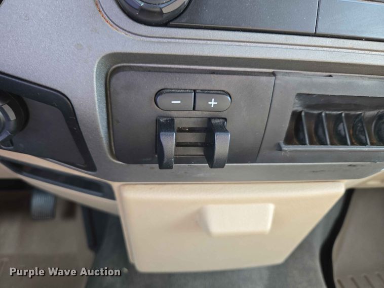 image for item EW0413 2012 Ford F350 Super Duty Crew Cab pickup truck