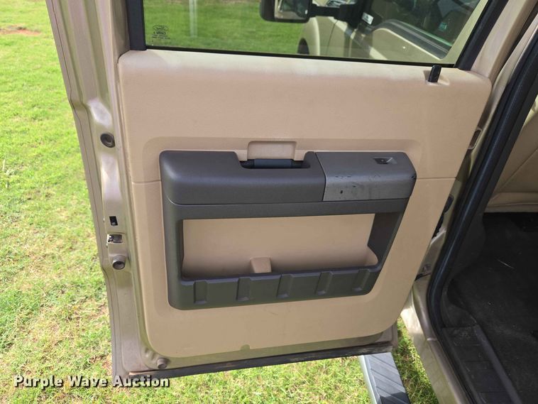 image for item EW0413 2012 Ford F350 Super Duty Crew Cab pickup truck