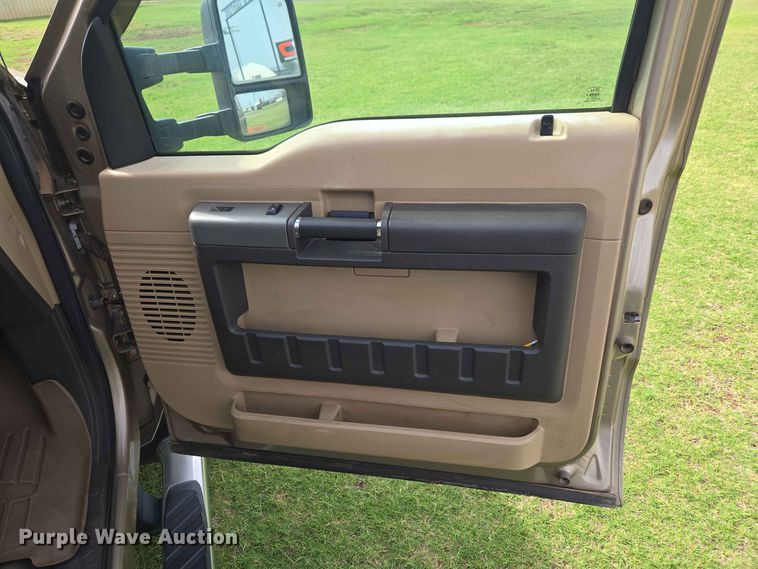image for item EW0413 2012 Ford F350 Super Duty Crew Cab pickup truck