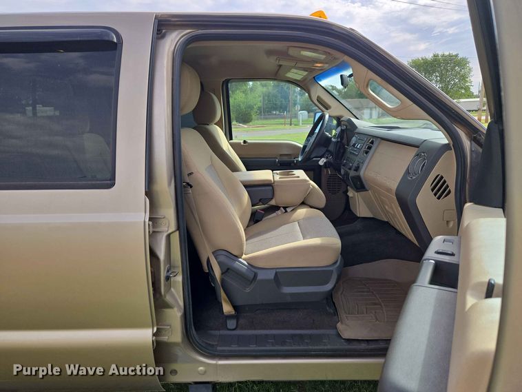 image for item EW0413 2012 Ford F350 Super Duty Crew Cab pickup truck