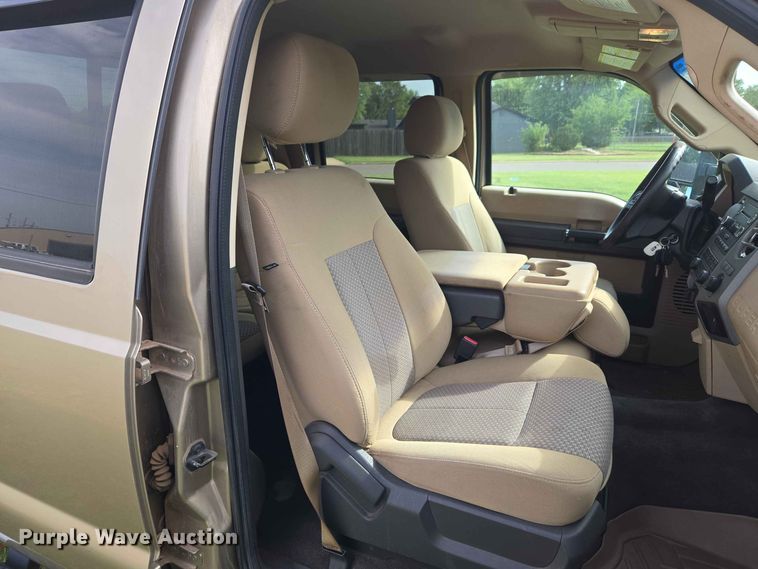 image for item EW0413 2012 Ford F350 Super Duty Crew Cab pickup truck