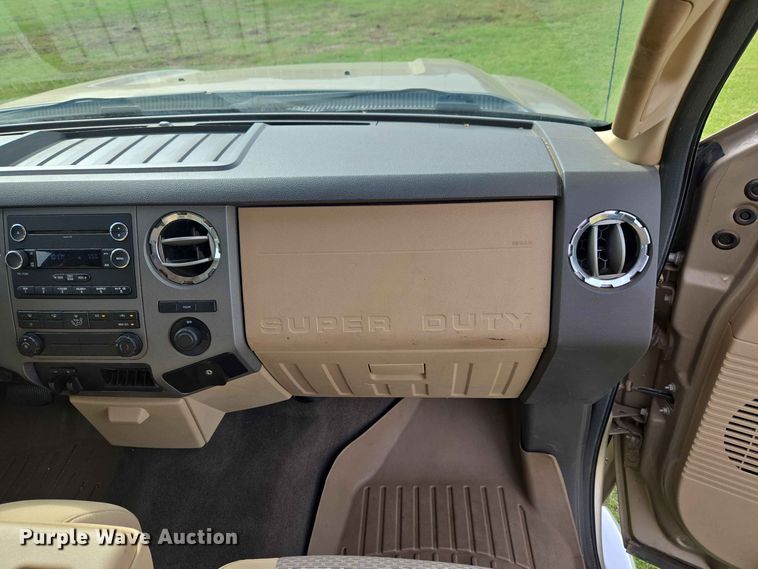 image for item EW0413 2012 Ford F350 Super Duty Crew Cab pickup truck