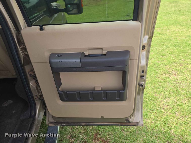 image for item EW0413 2012 Ford F350 Super Duty Crew Cab pickup truck