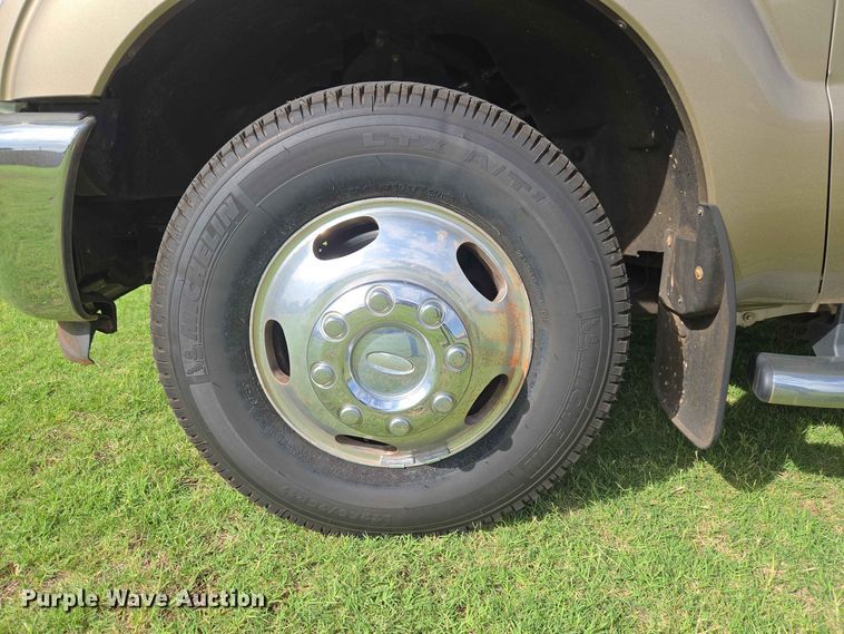 image for item EW0413 2012 Ford F350 Super Duty Crew Cab pickup truck