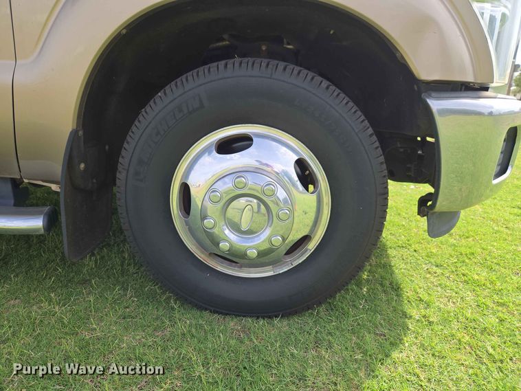 image for item EW0413 2012 Ford F350 Super Duty Crew Cab pickup truck