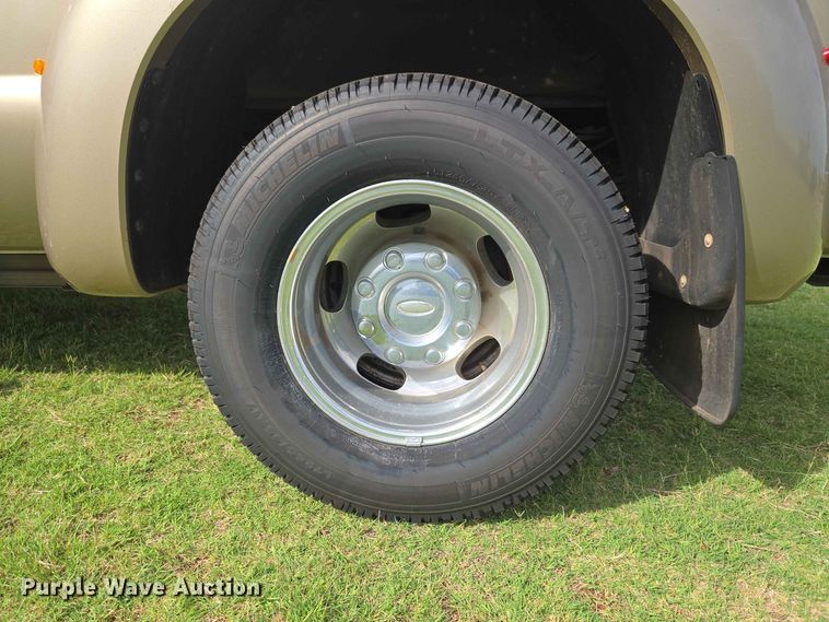image for item EW0413 2012 Ford F350 Super Duty Crew Cab pickup truck