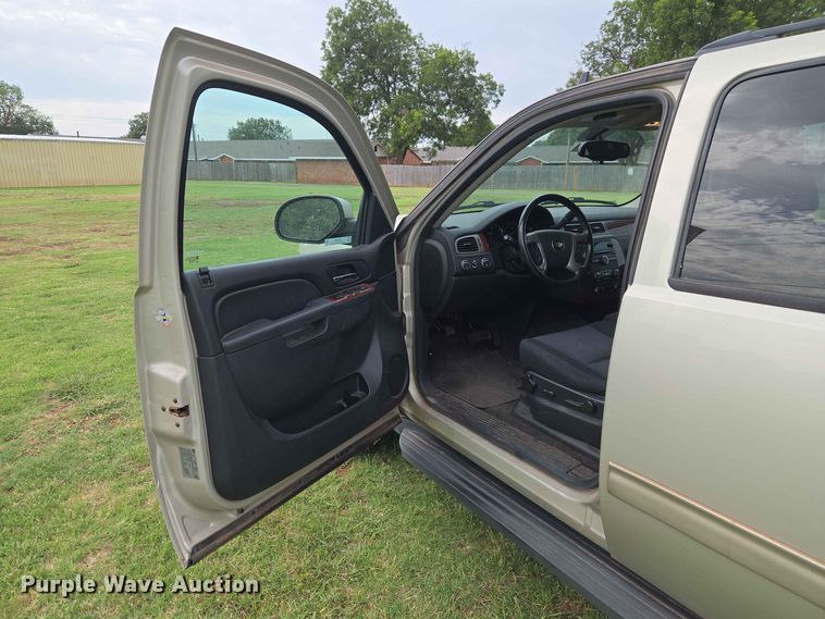 image for item EW0414 2013 Chevrolet Suburban SUV