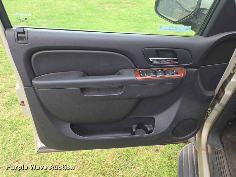 image for item EW0414 2013 Chevrolet Suburban SUV