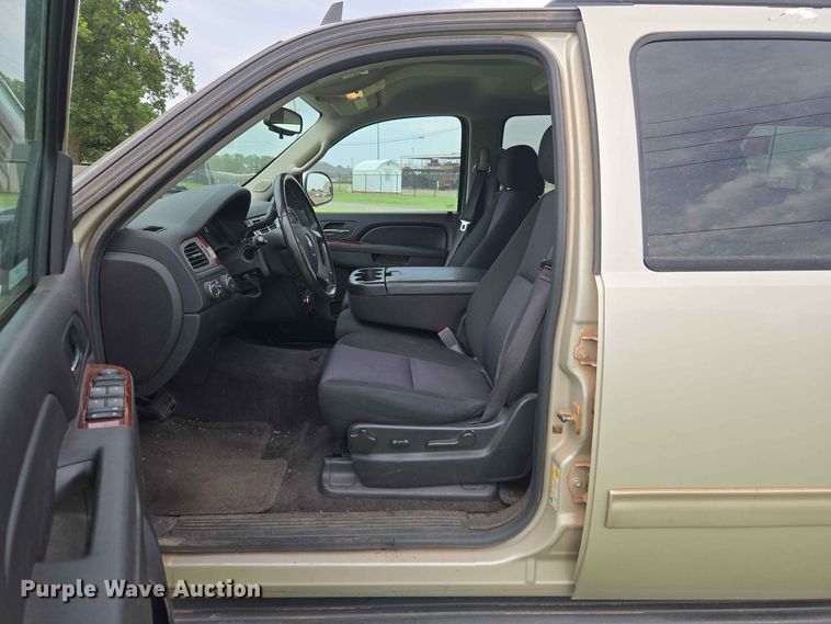 image for item EW0414 2013 Chevrolet Suburban SUV