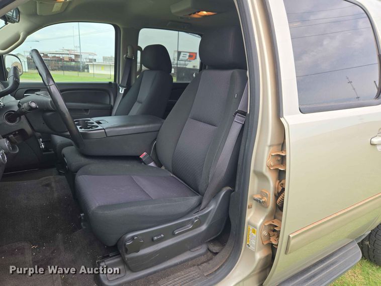 image for item EW0414 2013 Chevrolet Suburban SUV