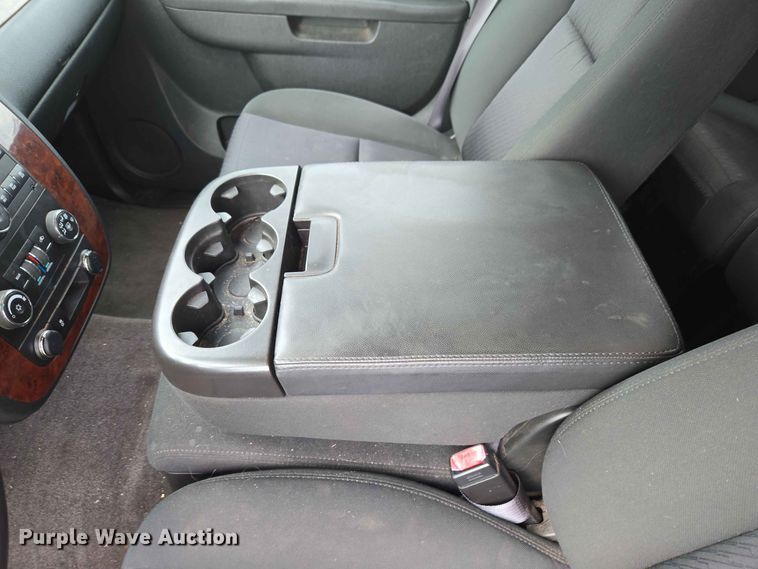 image for item EW0414 2013 Chevrolet Suburban SUV