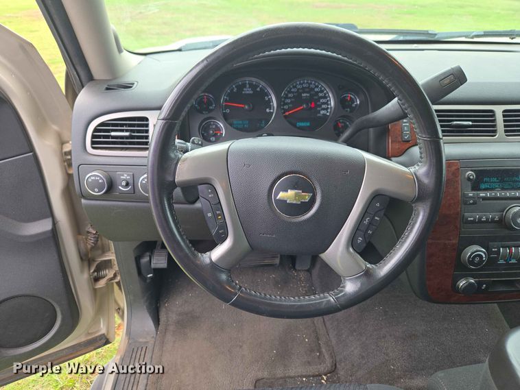 image for item EW0414 2013 Chevrolet Suburban SUV