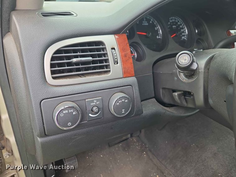 image for item EW0414 2013 Chevrolet Suburban SUV
