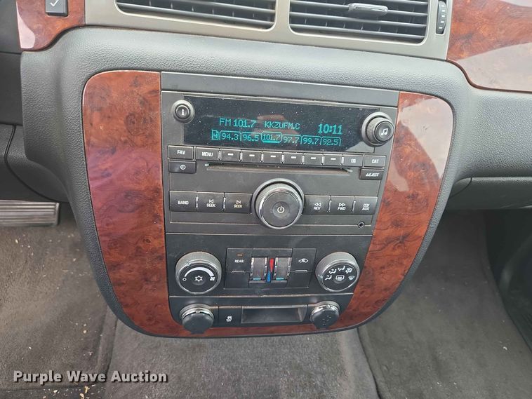 image for item EW0414 2013 Chevrolet Suburban SUV