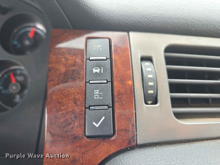 image for item EW0414 2013 Chevrolet Suburban SUV