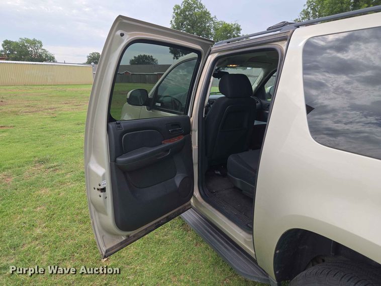 image for item EW0414 2013 Chevrolet Suburban SUV