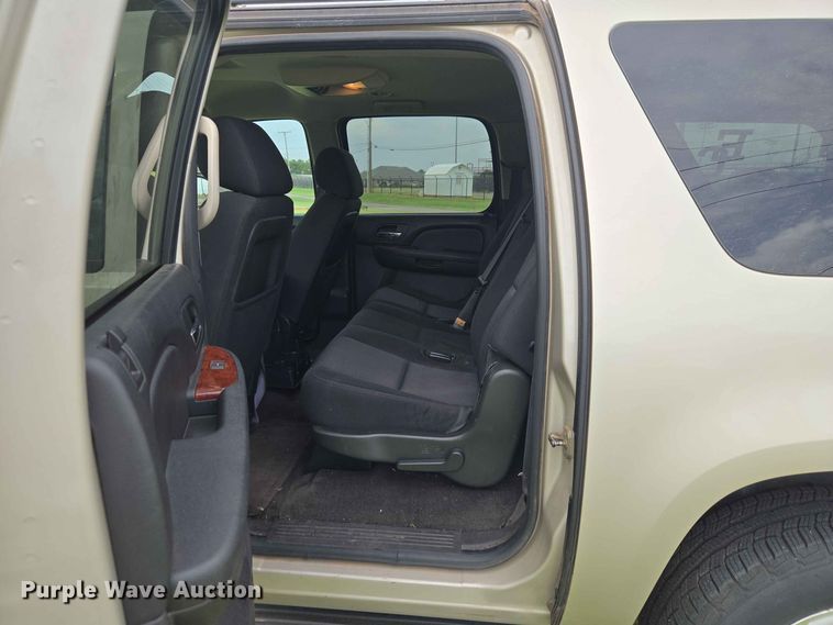 image for item EW0414 2013 Chevrolet Suburban SUV