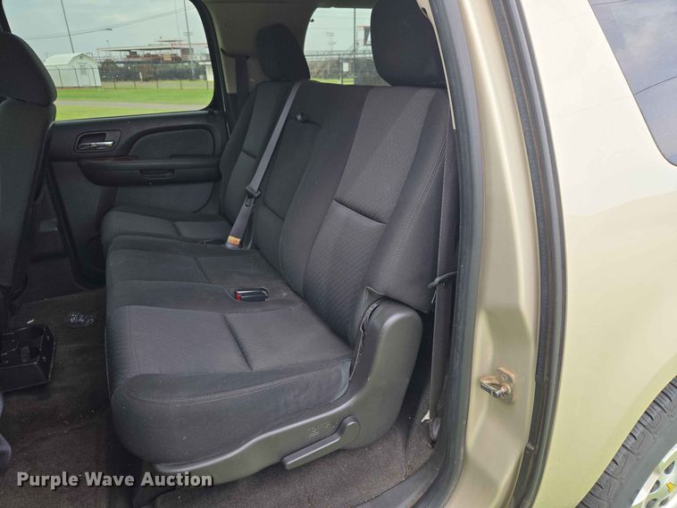 image for item EW0414 2013 Chevrolet Suburban SUV