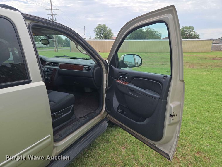 image for item EW0414 2013 Chevrolet Suburban SUV
