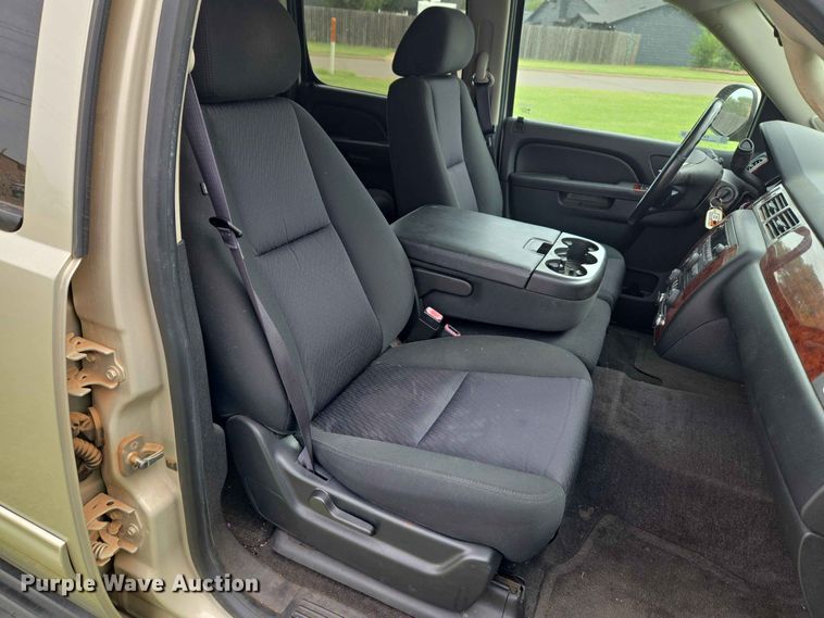 image for item EW0414 2013 Chevrolet Suburban SUV