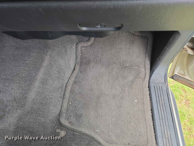 image for item EW0414 2013 Chevrolet Suburban SUV