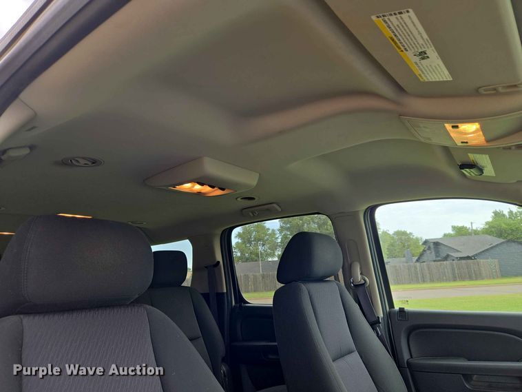 image for item EW0414 2013 Chevrolet Suburban SUV