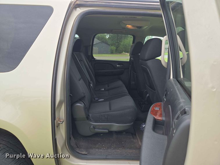 image for item EW0414 2013 Chevrolet Suburban SUV