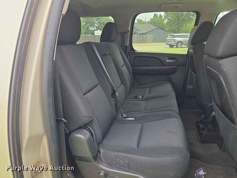 image for item EW0414 2013 Chevrolet Suburban SUV