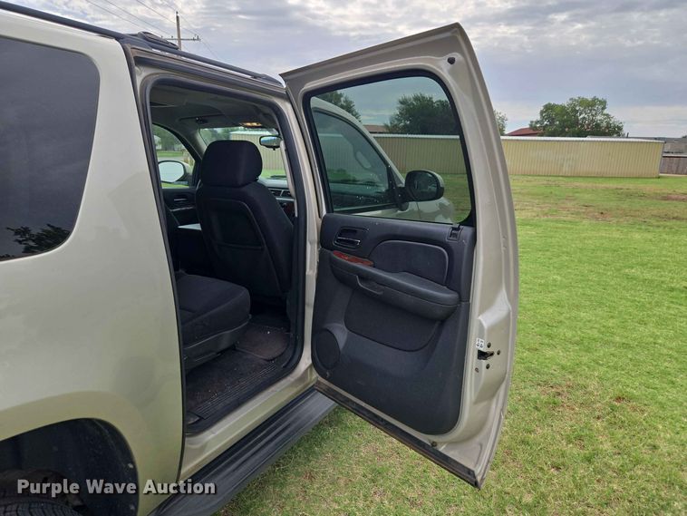 image for item EW0414 2013 Chevrolet Suburban SUV