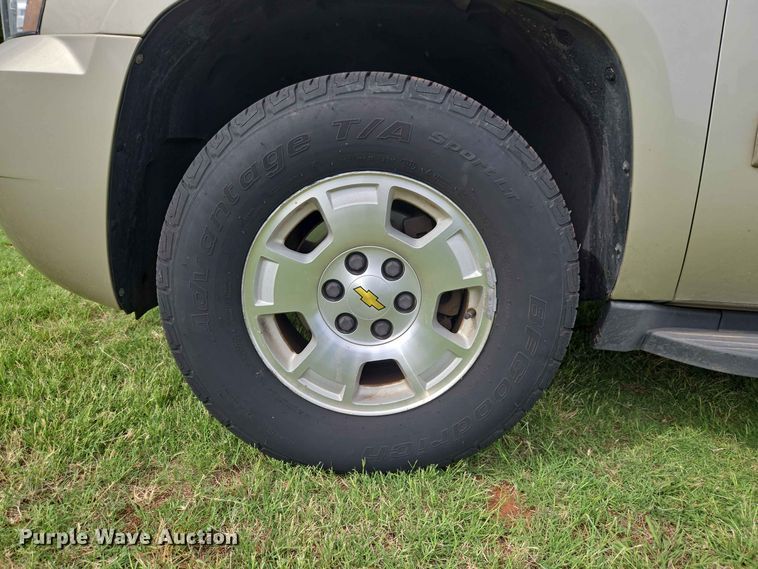 image for item EW0414 2013 Chevrolet Suburban SUV