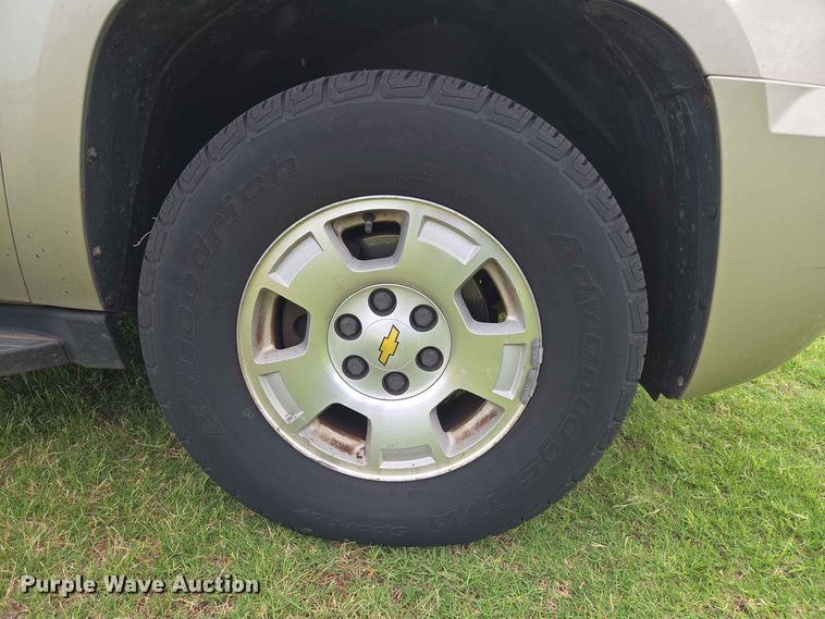 image for item EW0414 2013 Chevrolet Suburban SUV