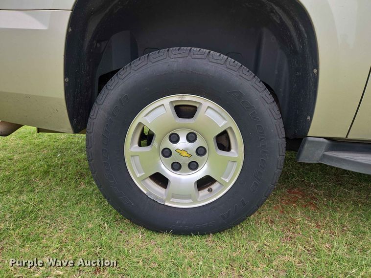 image for item EW0414 2013 Chevrolet Suburban SUV