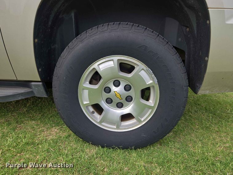 image for item EW0414 2013 Chevrolet Suburban SUV