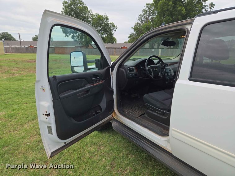 image for item EW0416 2013 Chevrolet Suburban SUV