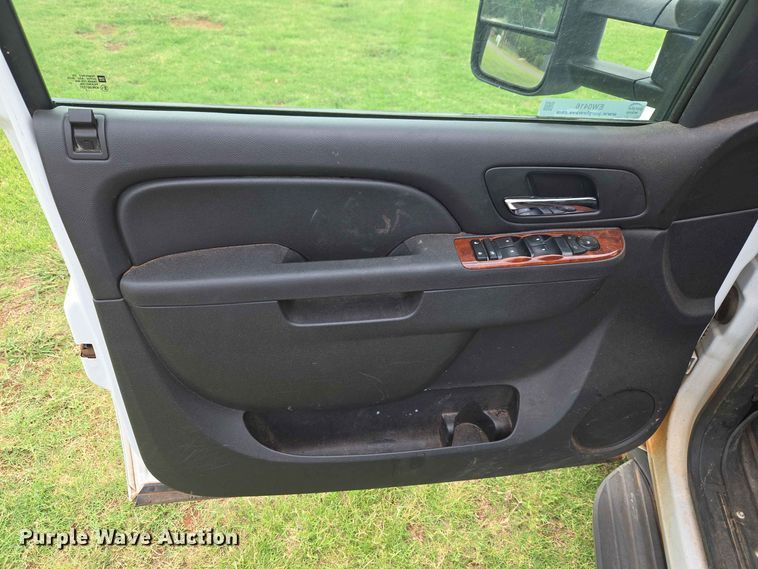 image for item EW0416 2013 Chevrolet Suburban SUV