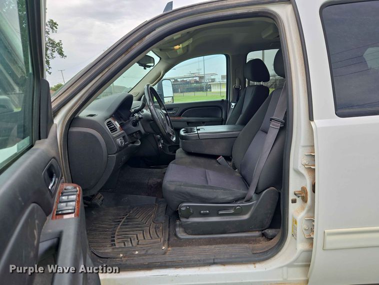 image for item EW0416 2013 Chevrolet Suburban SUV