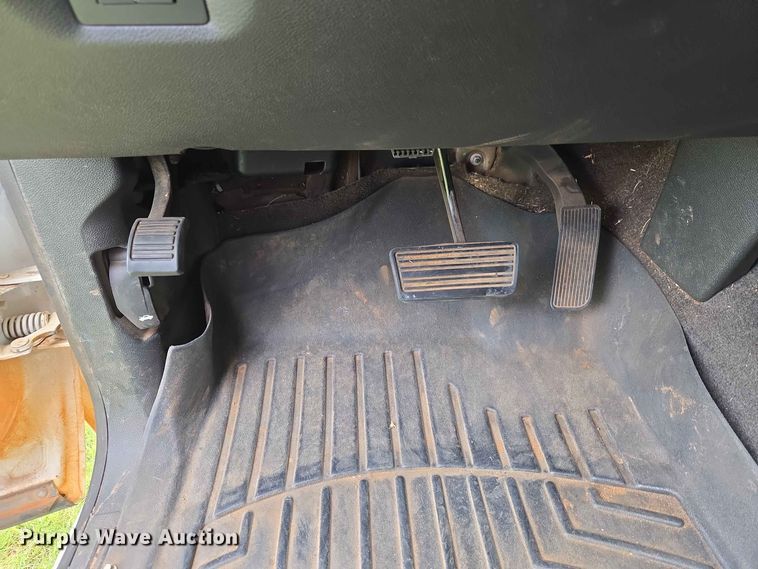 image for item EW0416 2013 Chevrolet Suburban SUV