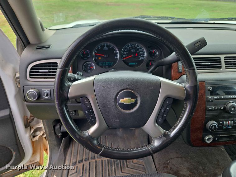 image for item EW0416 2013 Chevrolet Suburban SUV