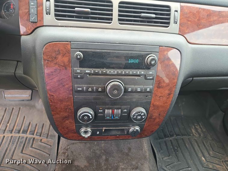 image for item EW0416 2013 Chevrolet Suburban SUV