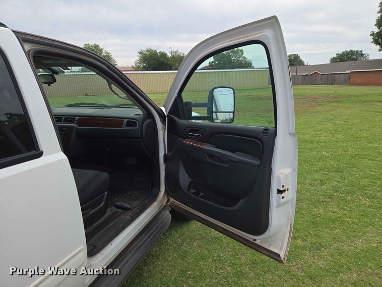 image for item EW0416 2013 Chevrolet Suburban SUV