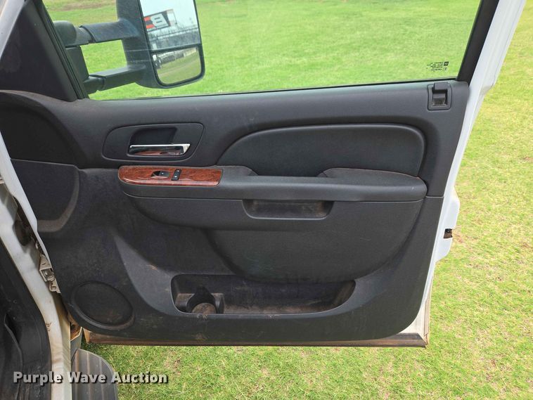 image for item EW0416 2013 Chevrolet Suburban SUV