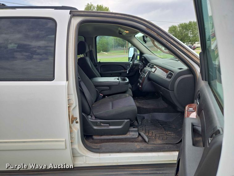 image for item EW0416 2013 Chevrolet Suburban SUV